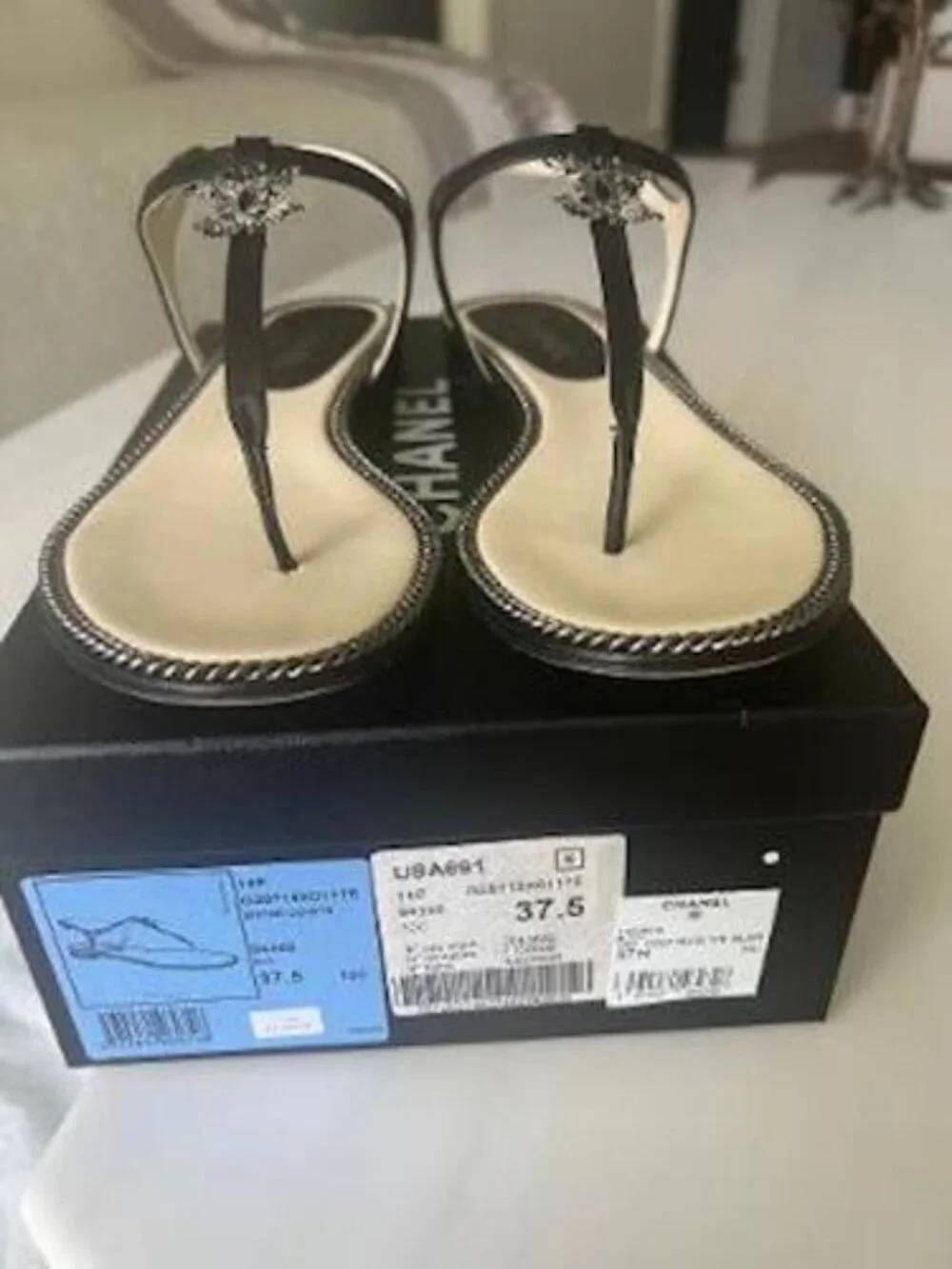 CHANEL 14P ENTRE DOIGTS BLACK SANDALS WITH CC LOGO AND CHAIN AROUND EDGE, SZ 7.5
